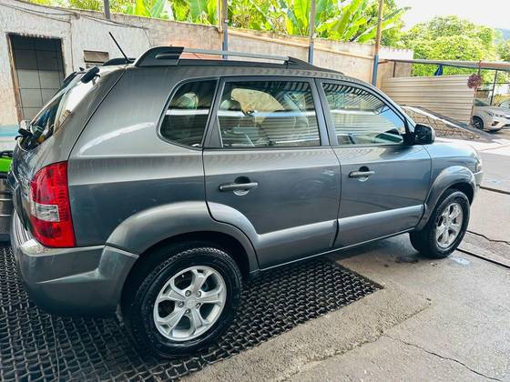 HYUNDAI TUCSON 2.0 MPFI GLS 16V 143CV 2WD FLEX 4P AUTOMÁTICO HYUNDAI TUCSON 2.0 MPFI GLS 16V 143CV 2WD FLEX 4P AUTOMÁTICO
